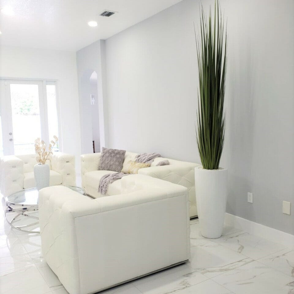 Jarrón Dax grande con hierba de junco