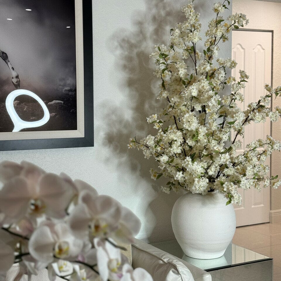 Jarrón Konos con flores de cerezo