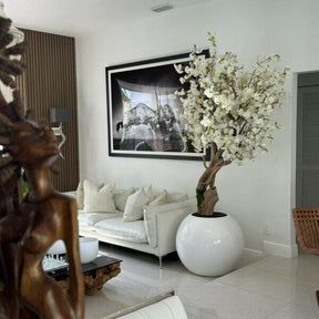 Jarrón globo blanco brillante con árbol de cerezo personalizado