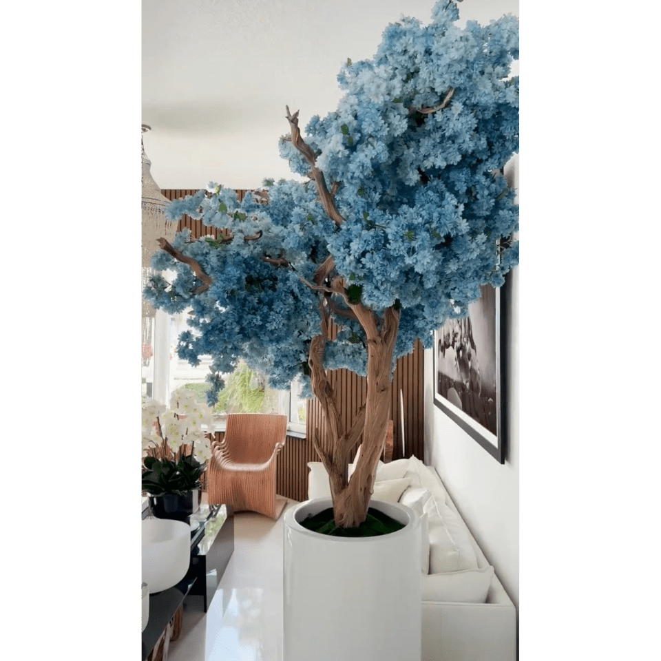 Jarrón St. Tropez en blanco mate con flores de cerezo azules